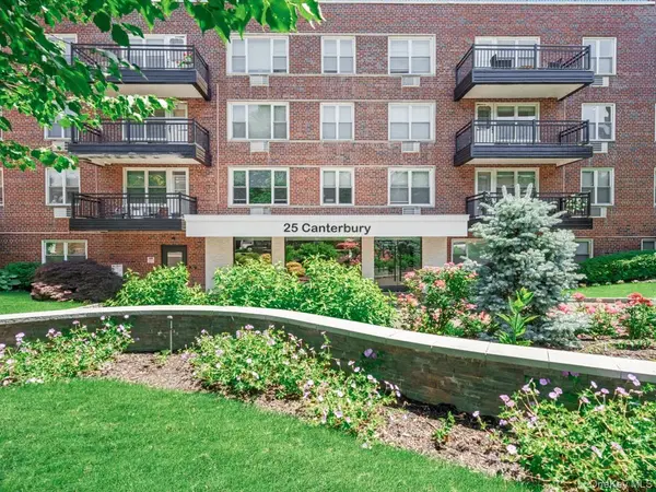 25 Canterbury RD #1M, Great Neck, NY 11021
