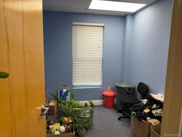 275 N Middletown RD #1X, Pearl River, NY 10965