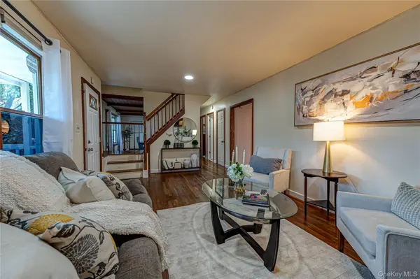 69 Bedford AVE, Mastic, NY 11950