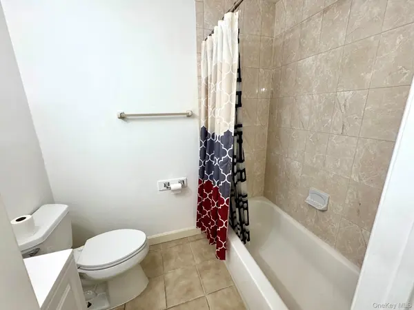 71 Pointe CIR #71, Coram, NY 11727