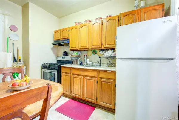 99-11 42 AVE, Corona, NY 11368