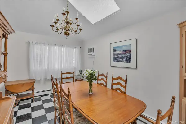 386 Harrison AVE, Massapequa, NY 11758