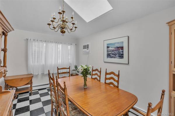 386 Harrison AVE, Massapequa, NY 11758