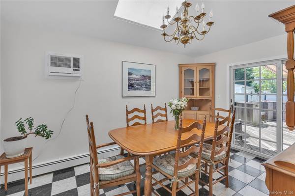 386 Harrison AVE, Massapequa, NY 11758