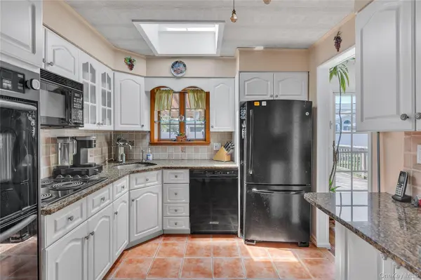 386 Harrison AVE, Massapequa, NY 11758