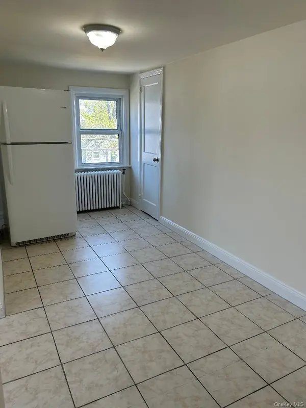 19 Firwood #2nd floor, Port Washington, NY 11050