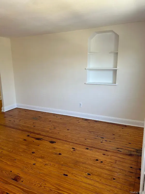 19 Firwood #2nd floor, Port Washington, NY 11050