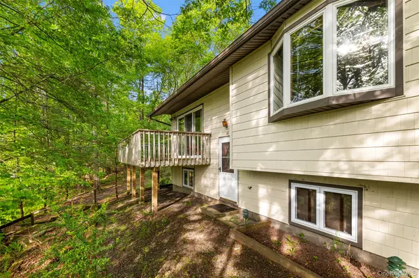 16 Fairway DR, Highland Lake, NY 12743
