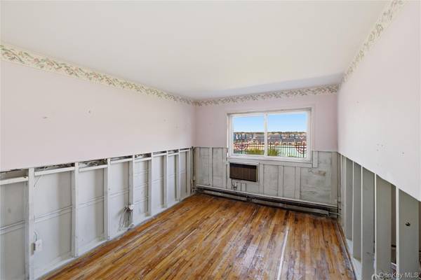 1 Toms Point LN #Building 5, Unit 9J, Port Washington, NY 11050