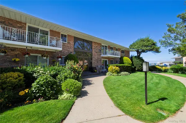 1 Toms Point LN #Building 5, Unit 9J, Port Washington, NY 11050