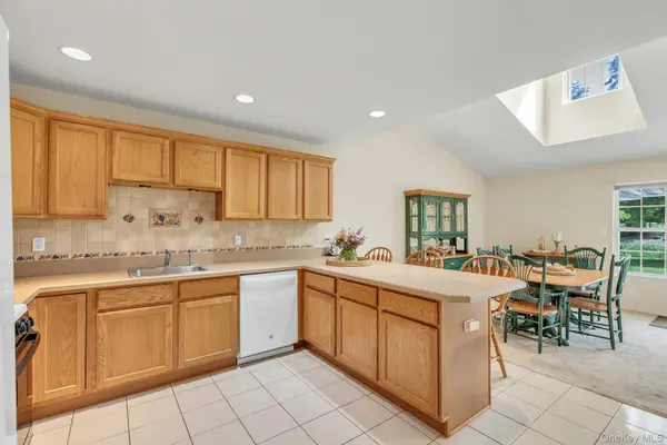 1 Summerfield LN #1, Aquebogue, NY 11901