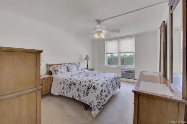 54-44 Little Neck Pkwy #5U, Little Neck, NY 11362