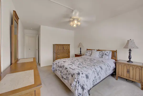 54-44 Little Neck Pkwy #5U, Little Neck, NY 11362