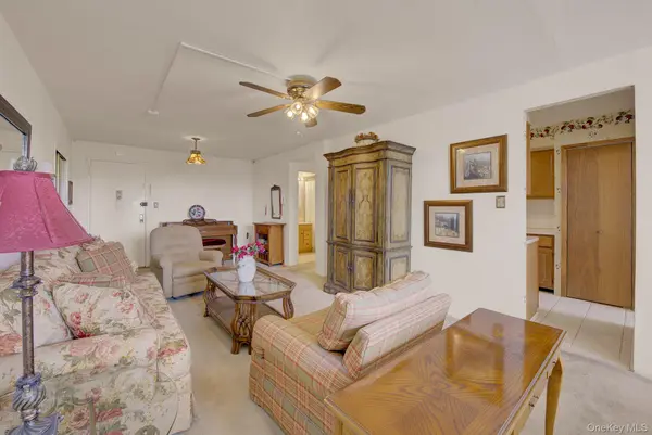 54-44 Little Neck Pkwy #5U, Little Neck, NY 11362
