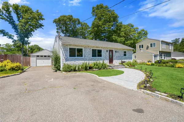 1084 Hyman AVE, Bay Shore, NY 11706