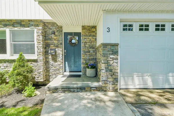 3 Walnut PL, Huntington, NY 11743