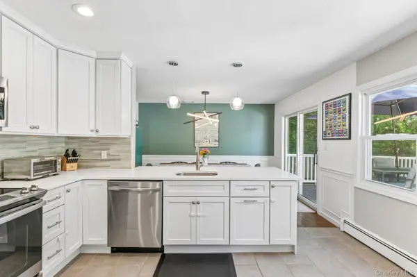 3 Walnut PL, Huntington, NY 11743
