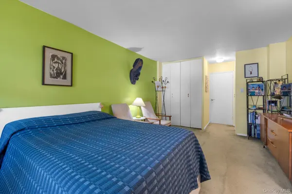 61-20 Grand Central Pkwy #A208, Forest Hills, NY 11375