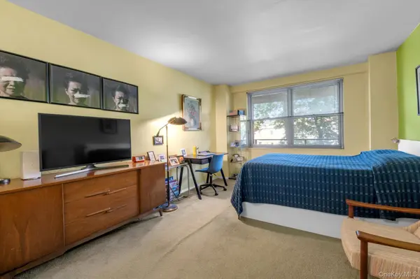 61-20 Grand Central Pkwy #A208, Forest Hills, NY 11375