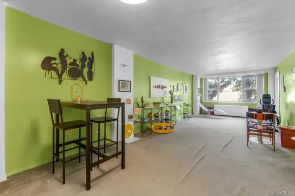 61-20 Grand Central Pkwy #A208, Forest Hills, NY 11375