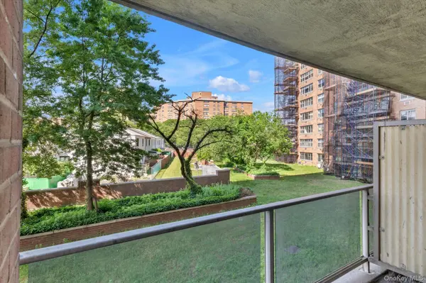 61-20 Grand Central Pkwy #A208, Forest Hills, NY 11375