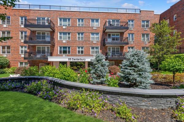 25 Canterbury RD #1F, Great Neck, NY 11021