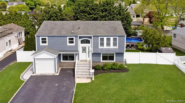 17 Lewis CIR, Babylon, NY 11702