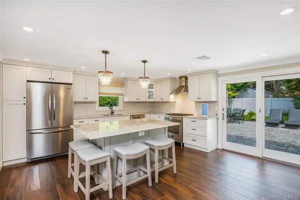 17 Lewis CIR, Babylon, NY 11702