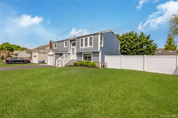 17 Lewis CIR, Babylon, NY 11702