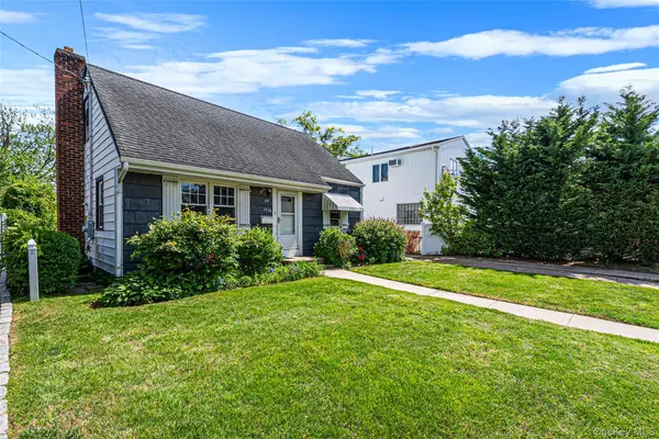 1734 Bernard ST, Merrick, NY 11566
