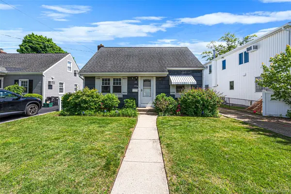 1734 Bernard ST, Merrick, NY 11566