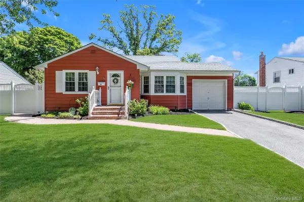 107 1st AVE,  Kings Park,  NY 11754