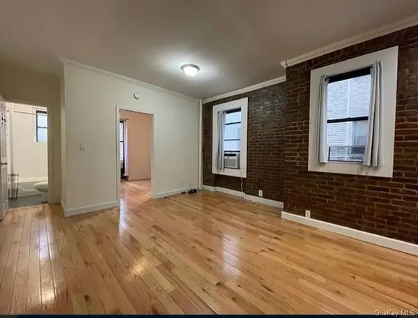 2106 35 #C3, Astoria, NY 11102