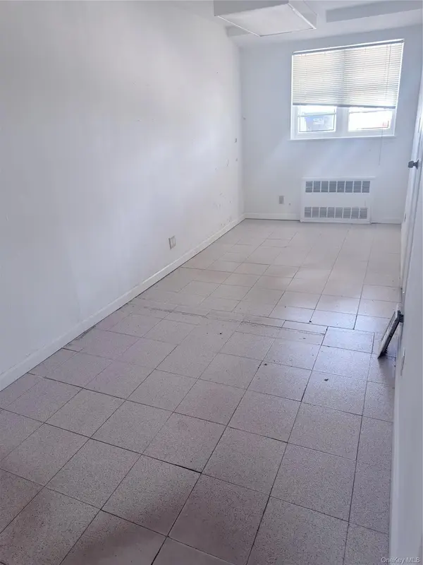 1119 154th ST #1F, Whitestone, NY 11357