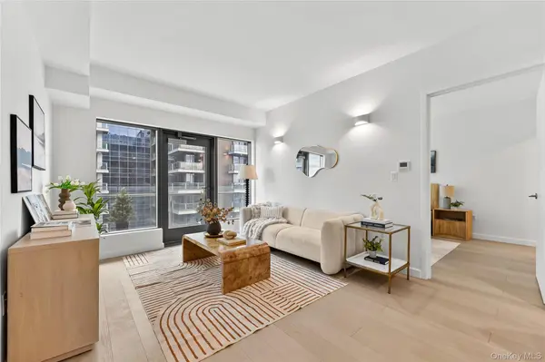 33-71 Prince St #8D, Flushing, NY 11354