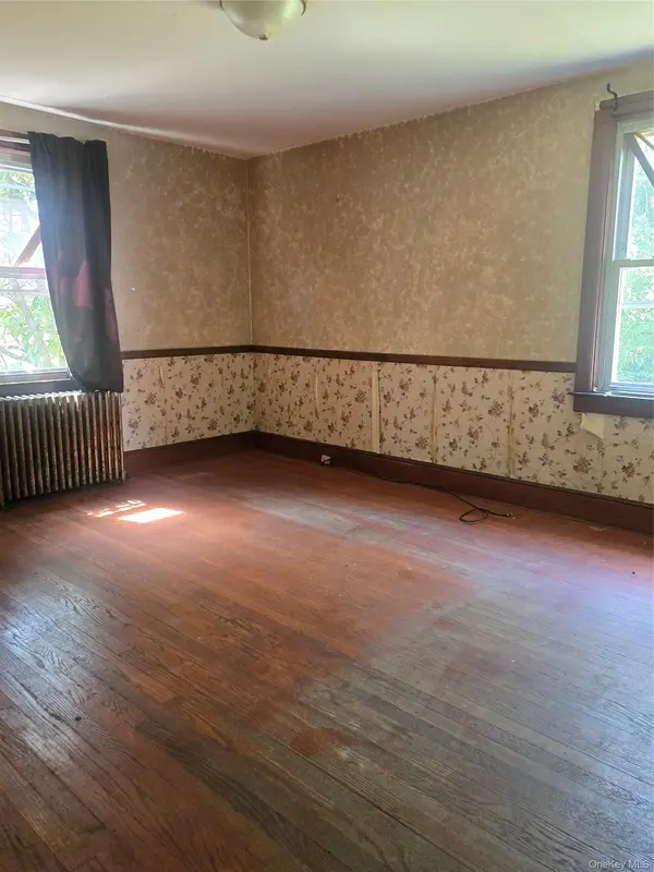54 W 13th ST, Huntington Station, NY 11746