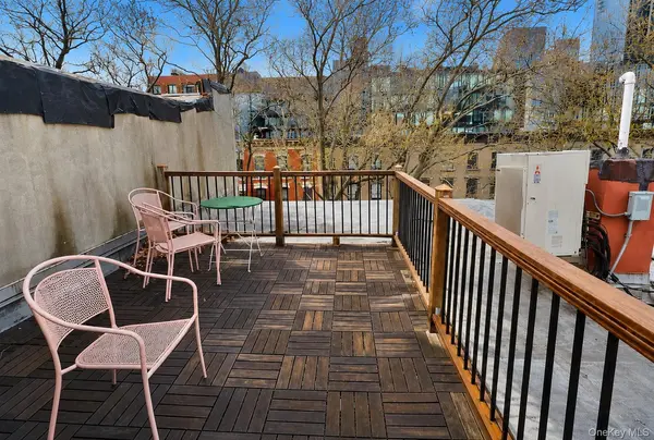 2122 45th AVE, Long Island City, NY 11101