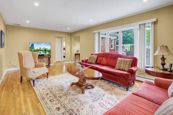 1662 Sherbourne RD, Valley Stream, NY 11580