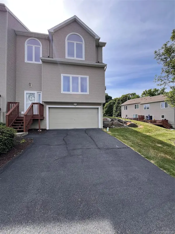 10 Rockridge DR, Highland Mills, NY 10930
