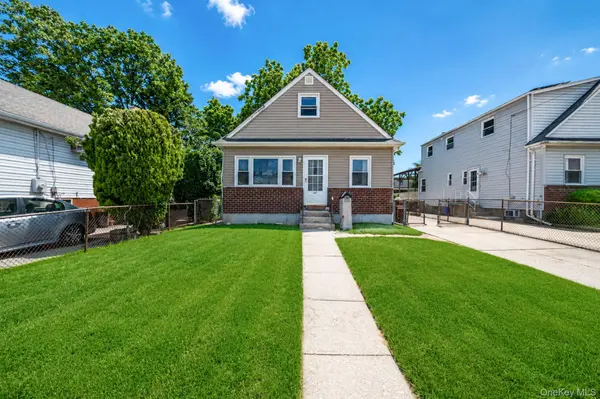 124 Washington AVE,  Valley Stream,  NY 11580