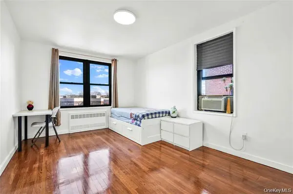 150-29 72nd RD #4H, Flushing, NY 11367