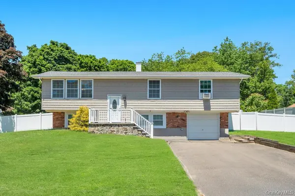 5 Fairway DR, Port Jefferson Station, NY 11776