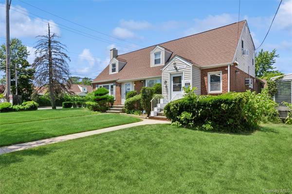 5 Seaton Gate, Valley Stream, NY 11580