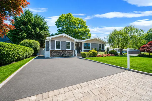 2 Pueblo CT, Sayville, NY 11782