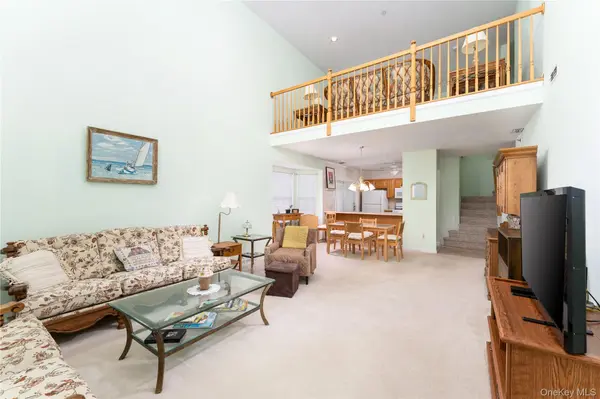 5 Robert LN #5, Middle Island, NY 11953