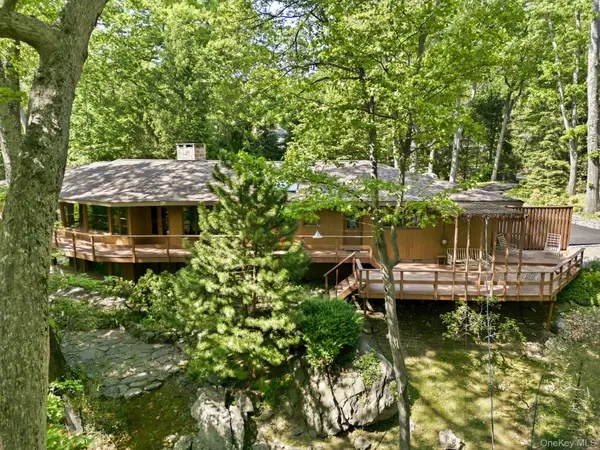 12 Tallwoods RD, Armonk, NY 10504
