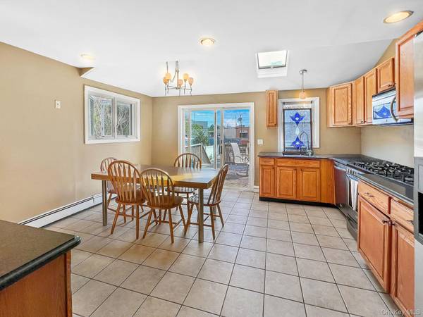 3321 Murdock AVE, Oceanside, NY 11572