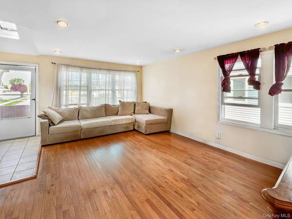3321 Murdock AVE, Oceanside, NY 11572