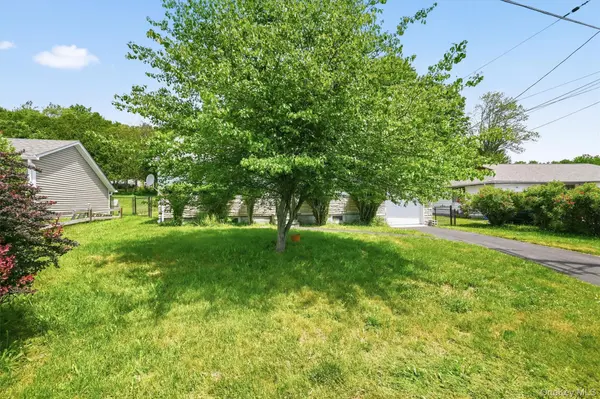 21 Hillside AVE, Woodbourne, NY 12788