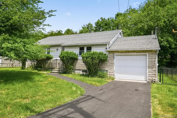 21 Hillside AVE, Woodbourne, NY 12788